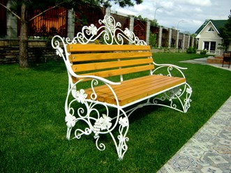 Кованые лавочки, скамейки для дачи, загородного дома, сада.  Больше моделей на нашем сайте: http://www.artis-tk.ru/