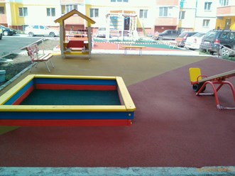 Безопасное бесшовное покрытие для детской площадки