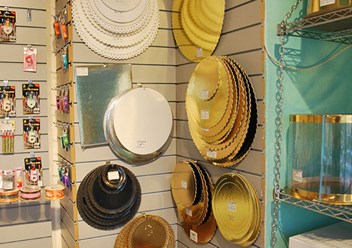 Подложка под торт - это не только удобно и практично, но и дает возможность блестяще показать и подать свою выпечку!