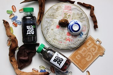 Беззаботный вечер с этим чаем вам обеспечен!

Неповторимый и ни с чем не сравнимый сухофруктовый вкус, с нотами пряности, подарит ощущение лёгкости, безмятежности и затишья внутри.