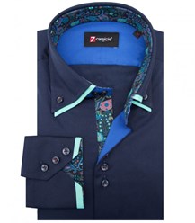 Мужская рубашка с 2 воротничками. Потрясающий покрой манжета и ворота, а также сочетания разных тканей подчеркивают индивидуальность рубашки. Состав: 97% хлопок и 3% эластан