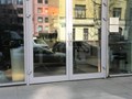 Алюминиевая дверь теплая встроенная в фасад, большой размер, вес створки 140 кг