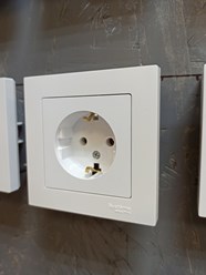 Розетка 1м с заземлением 16А белая AtlasDesign ШнайдерЭлектрик