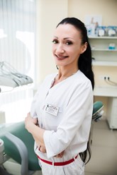 Главный врач сети стоматологий Космея Маршанцева Елена Витальевна. Терапевт, хирург, имплантолог,детский стоматолог