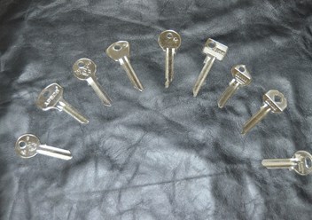 изготовление ключей от 80 руб