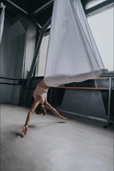 Студия растяжки Натальи Устюговой. Занятия Аэростретчинг, Аэройога, Аэрофитнес, Йога, Стретчинг. Растяжка на гамаках направлена на все группы мышц тела, а это поможет сесть на шпагат