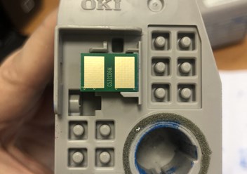 Заправка и замена чипа в картриджей для цветного принтера OKI