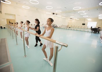 Внутрипольные конвекторы &quot;Гольфстрим&quot; в казахской национальная академии хореографии