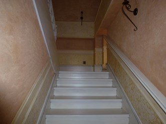 Изготовление и монтаж лестницы из натурального дерева