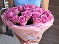 Элегантный букет из 19 роз сорта &quot;Вэм&quot;, отлично подойдет в качестве сюрприза, для дорогих и близких людей, как по поводу, так и без него.