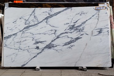 Калакатта Айсберг (Мрамор)  и еще более 500 видов натурального камня ждут Вас на складе MagmaStones.