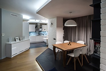 Квартира двухкомнатная в стиле ЛОФТ. 90 кв.м., где объединено пространство кухни, столовой и гостиной. Расположена на Соколе в современном доме.