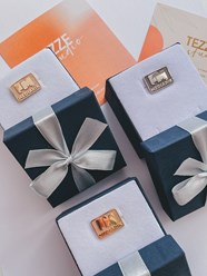 Золотые значки на заказ с логотипом компании
