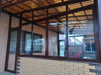 Раздвижное алюминиевое остекление. Цвет Коричневый 8017.