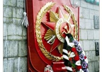Памятник воинам  Старооскольского района, погибшим в годы Великой Отечественной войны, в с.Крутое, 1999 год