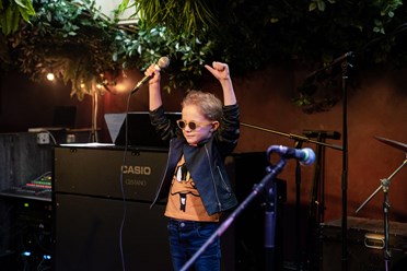 Школа музыки Анны Суворовой «ASNOVA» работает для всех тех, кто хочет стать музыкантом, вне зависимости от возраста и уровня подготовки.