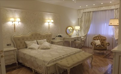 Краснодар, Постовая
Интерьер квартиры в Краснодаре выполнен в классическом стиле в нежных пастельных оттенках. В проекте используется мебель, свет и сантехника итальянских фабрик. Ремонт квартиры был