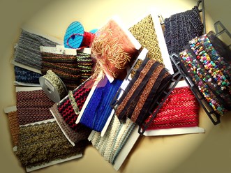 Большой выбор тесьмы.