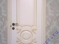Межкомнатная белая дверь с патиной в цвете капучино, на заказ возможно изготовление с патиной золото или серебро. Модель Аристократ.