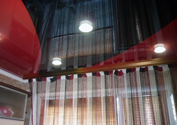 Натяжной потолок на кухне