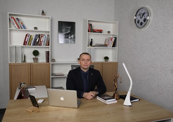 Адвокат по уголовным делам Бурлетов Леонид Викторович