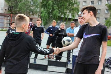Школа футбольного фристайла и футбольной техники в Томске.

https://vk.com/fftomsk