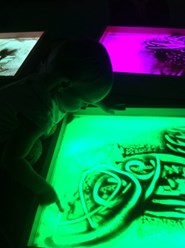 Рисование песком