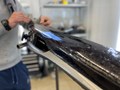 Оклейка глянцевых элементов салона с применением вырезанных лекал.