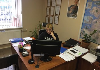 Работа в офисе кипит.