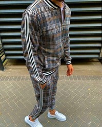 Спортивный костюм в клетку