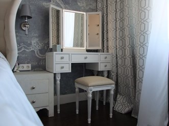 комплект мебели для макияжа. встроенный светодиодный светильник.