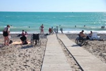 оборудованный пляж для людей с ограниченными возможностями