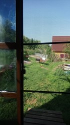 Москитная сетка на дверь, снабжена петлями для легкого открывания 
 и закрывания сетки.