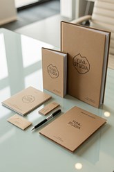 Ручки с логотипом. 
Фирменные ручки с логотипом — классика делового стиля! Оформим дизайн, чтобы ваши партнеры всегда помнили о вашей компании и ценили детали.