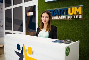 КОМФОРТ ДЛЯ РОДИТЕЛЕЙ

Видеонаблюдение за ходом урока
с любого гаджета он-лайн
Комфортная «зона ожидания»
на ресепшене