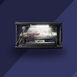 Светильник щитовой светодиодный может устанавливаться в телекоммуникационный шкаф, силовой шкаф, серверный шкаф и распределительный шкаф. В светильнике есть влагозащита, защита от пыли, яркий свет.