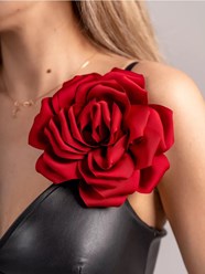 Брошь в виде цветка розы 
Цена 300-350 руб. 
Брошь станет стильным дополнением как к образу.  Броши в виде цветка в этом сезоне являются настоящим трендовым аксессуаром.