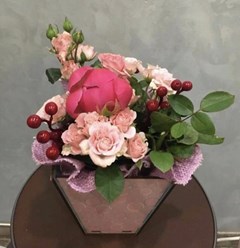 Цветы на заказ (букет)+ваза, поднос+открытка +упаковка подарка ручной работы
+79067340220