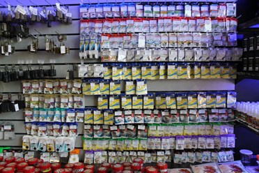 Рыболовные крючки, застежки и заводные кольца в рыболовном магазине Волжанка