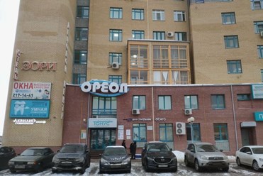 Вход (далее на лифте/по лестнице на 4-й этаж)