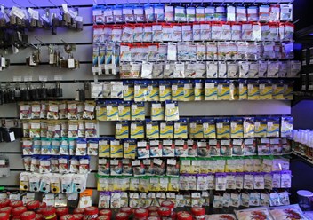 Рыболовные крючки, застежки и заводные кольца в рыболовном магазине Волжанка