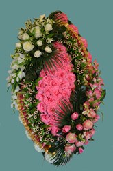 Венок 1.30м. из искусственных цветов.