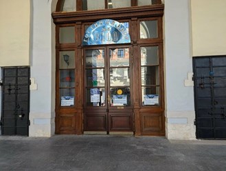 Входная группа в Гостиный двор