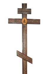 Древняя христианская традиция - ставить деревянный крест на могилу. Эта традиция говорит что душа покойного готова ко встрече с Вечностью, а сам усопший был верующим человеком.