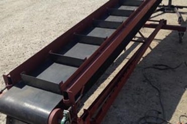 Конвейер ленточный скребковый
предназначен для транспортировки сыпучих грузов (песка, зерна, ПГС) под крутым углом: от 25гр. до 60градусов