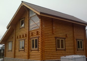 Деревянные окна со стеклопакетом из клеёного бруса массива сосны, с наличниками.