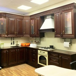 Кухня с фасадами из массива Нике - 500 000 руб.