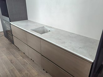 Столешница толщиной 20 мм с раковиной из кварцевого агломерата Avant Quartz 8100 Мулен