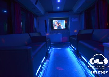 ДИСКОБАС Party Bus – лучшее место для яркой, вечеринки на колесах. В ДИСКО АВТОБУСЕ можно собрать 18-20 друзей и весело провести любой праздник будь то день рождения, корпоратив, транспорт для гостей