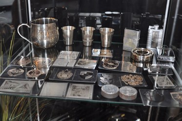 Лазерная гравировка сувениров и подарков из металла, 3d гравировка пример
